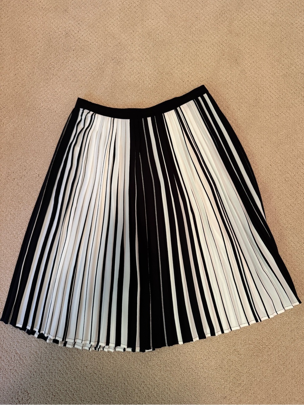 Vince Camuto Pleated Black and White Stripe Midi Skirt Size 2
